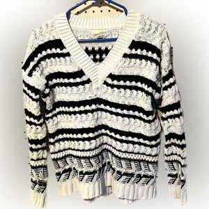 Striped v-Neck Sweater. Size S.